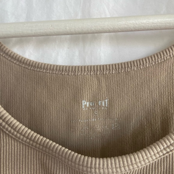 PRO FIT Seamless padded tank top size small - Picture 6 of 13
